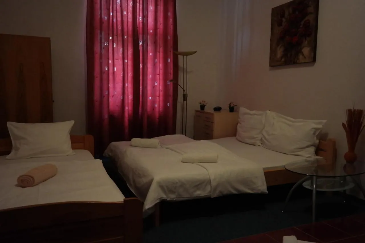 Hotel Praha Club Bed & Breakfast 2*, Prag Tjeckien